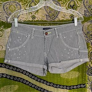 Rare Y2K Deadstock Levi’s Blue and White Pinstriped Denim Cuffed Shorts Size 5